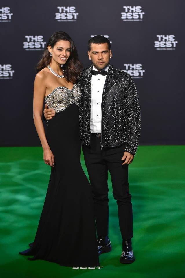  Dani Alves donned an odd choice of suit