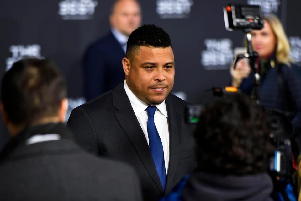  Brazilian Ronaldo presented the award for the best women's player