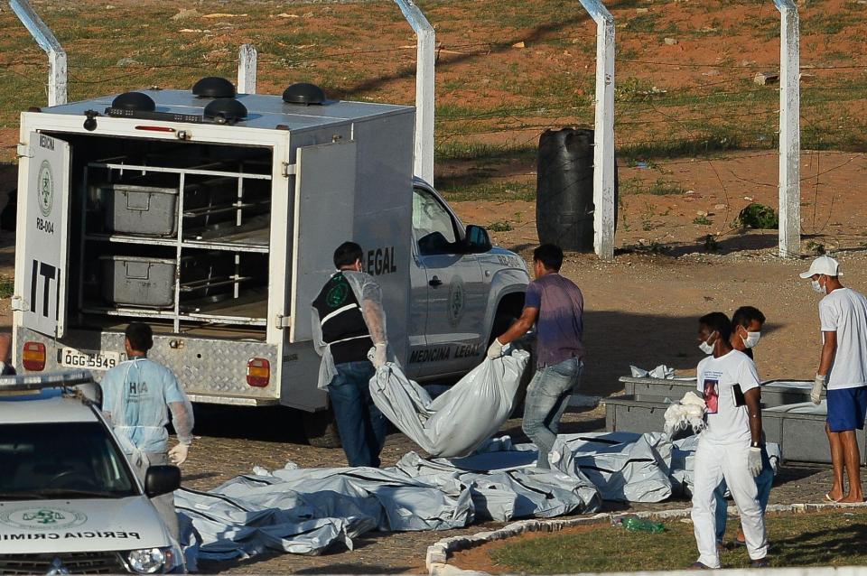 Corpses are being removed from the Alcacuz Penitentiary