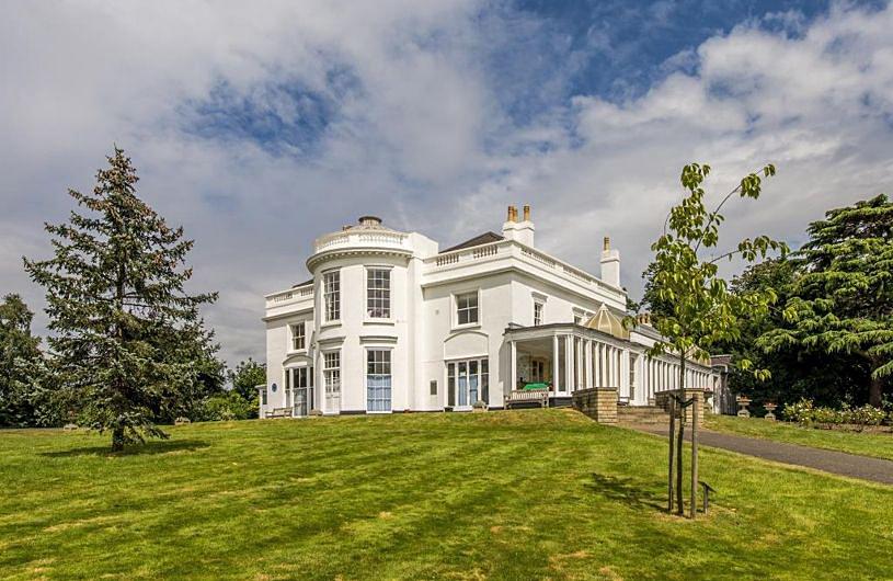 A two-bed flat housed in a mansion in Streatham was put on the market for £1,500 a month to rent