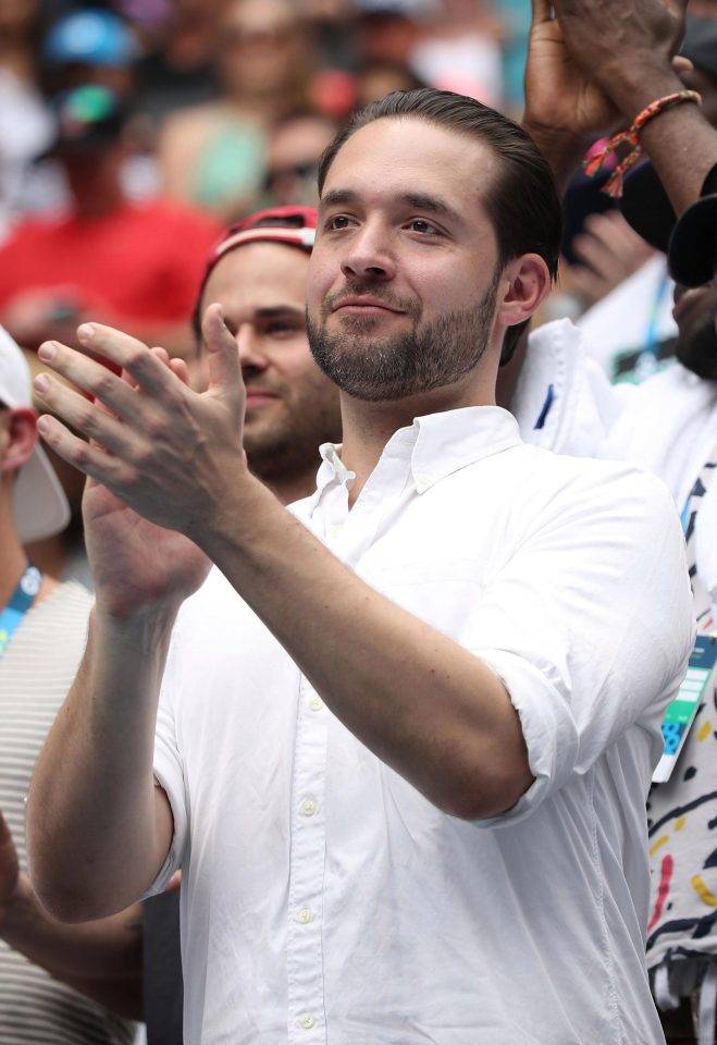  Reddit founder Alexis Ohanian cheers on fiancee Serena Williams at the Australian Open