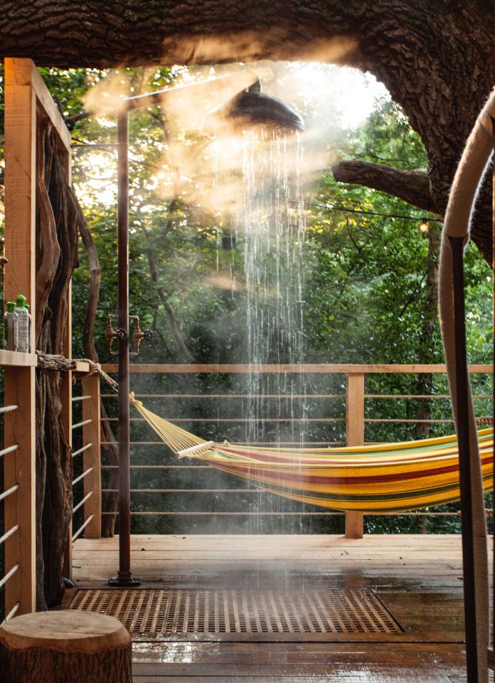  The treehouse has proper plumbing and an outdoor tree shower supplied with endless piping hot water