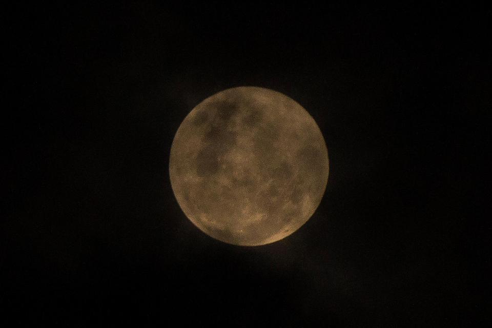  The Earth blocked light to the Moon, which caused the penumbral eclipse