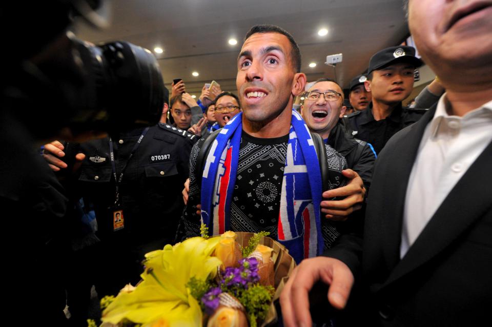  Carlos Tevez was met by a sea of flowers and club scarves on his arrival