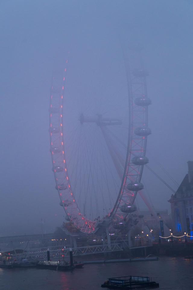  Fog descends over the London Eye early this morning