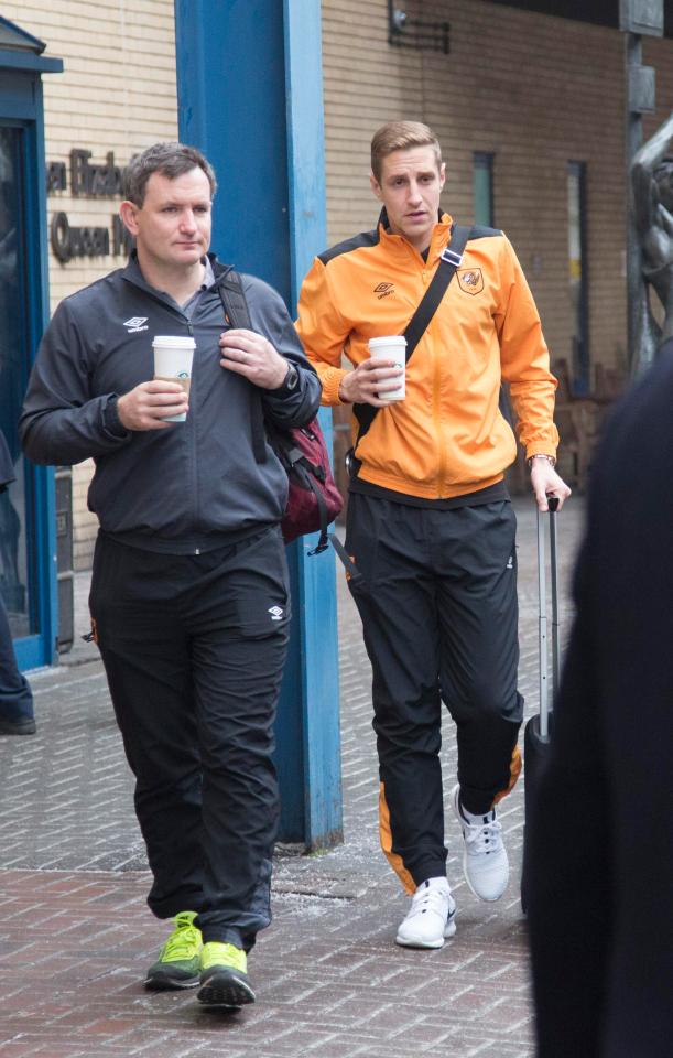 Michael Dawson visited Ryan Mason in hospital accompanied by member's of Hull's backroom staff