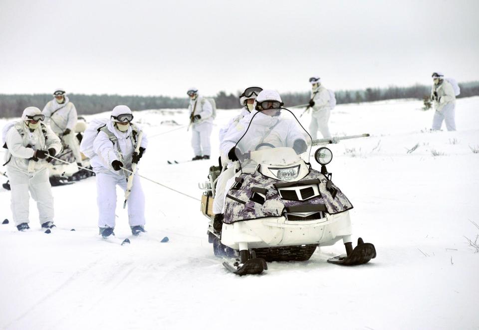  Russia is keen to reopen mothballed arctic bases and airfields