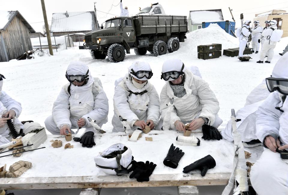  Troops take off their gloves to test their motor skills in the cold