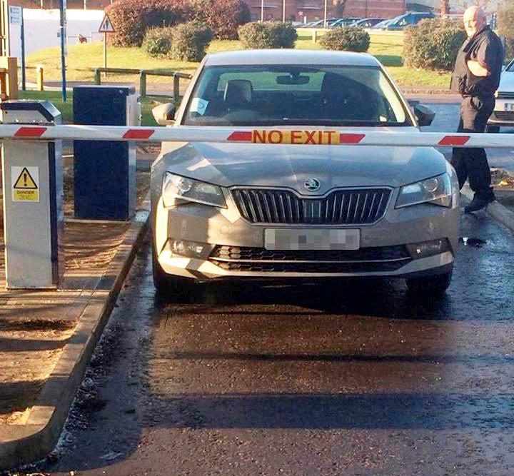  A driver who couldn't find a parking space abandoned his car at the hospital entrance