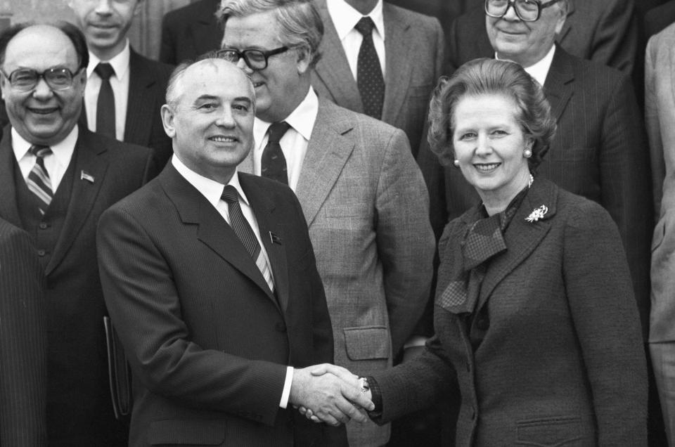 Mikhail Gorbachev greet Margaret Thatcher at Chequers in December 1984