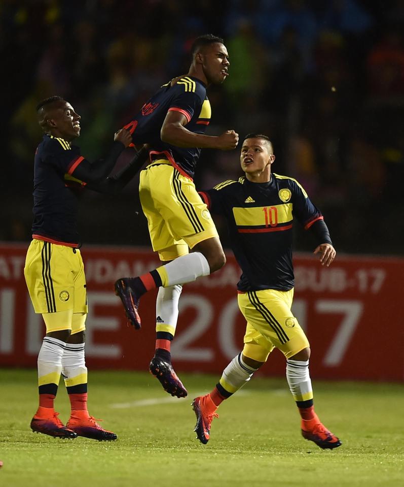  Damir Ceter Valencia (centre) earned a move to Independiente Santa Fe this year