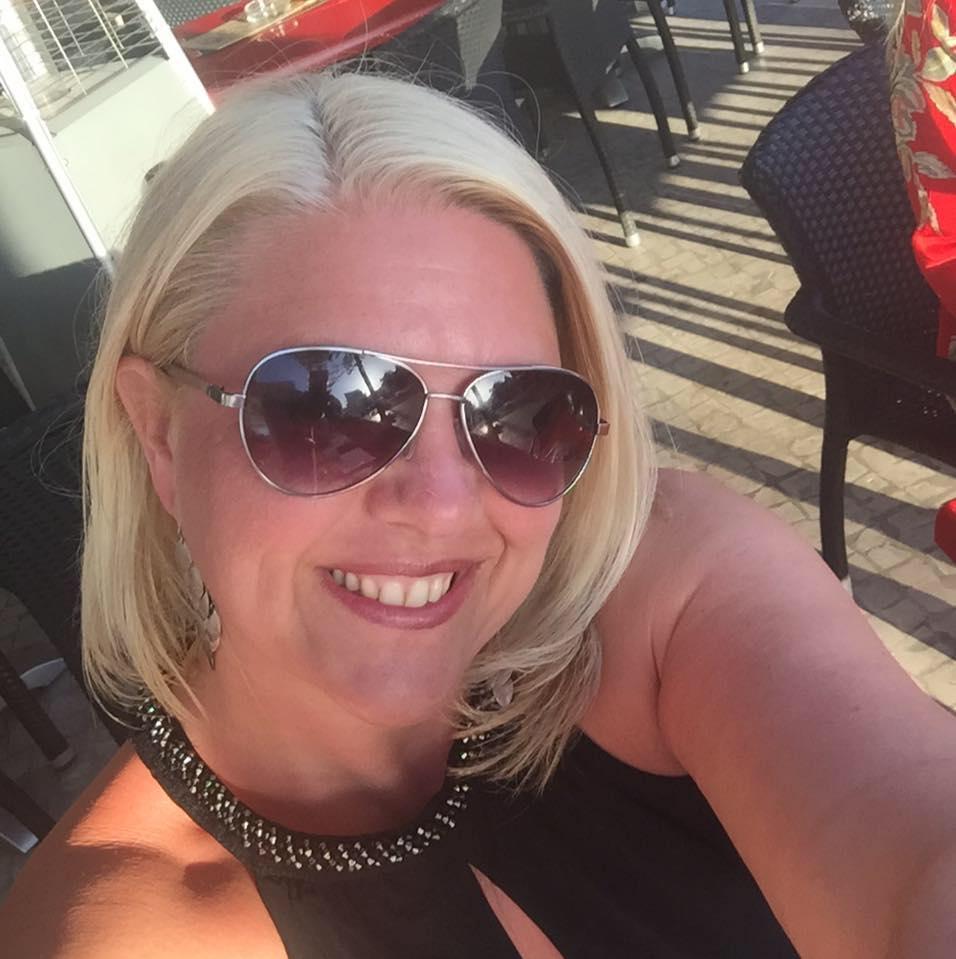  Devastated friends have paid tribute to the "beautiful mum"