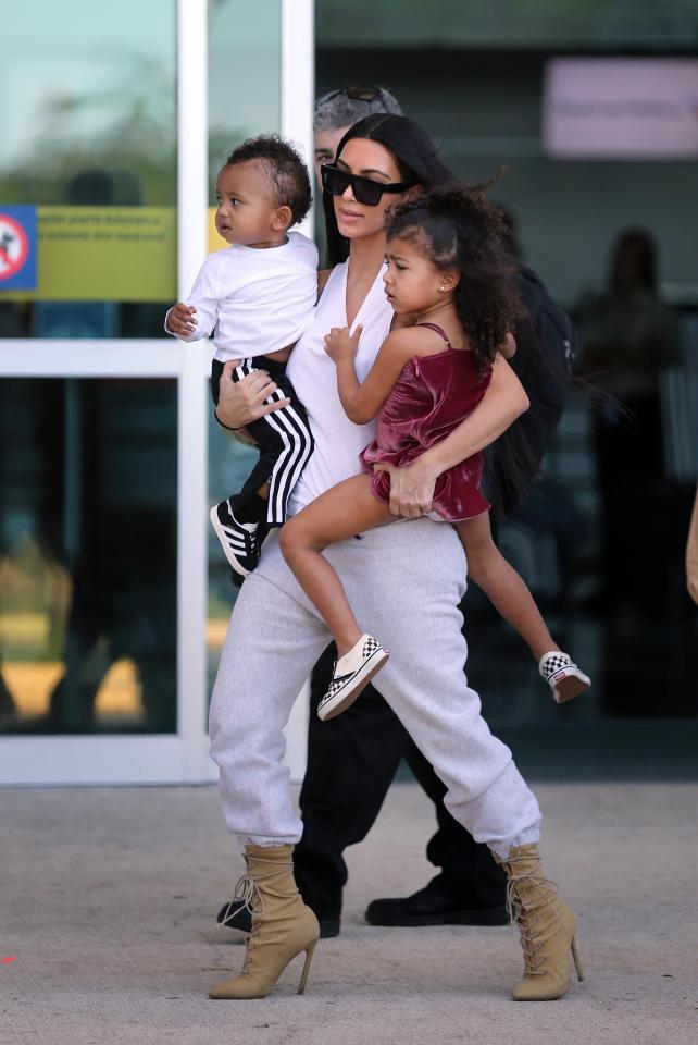  Kim Kardashian carried children North and Saint to the Costa Rica airport