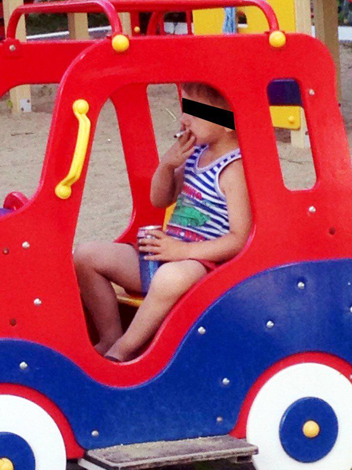 This picture emerged last year and shows a child of about 4 or 5 smoking in a Russian playpark