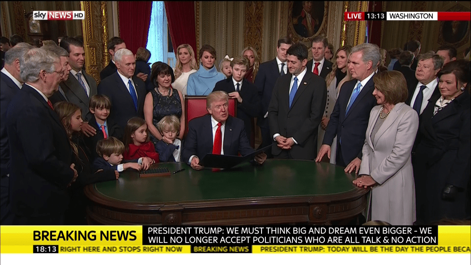  Donald Trump was surrounded by his large family at the official signing-in ceremony