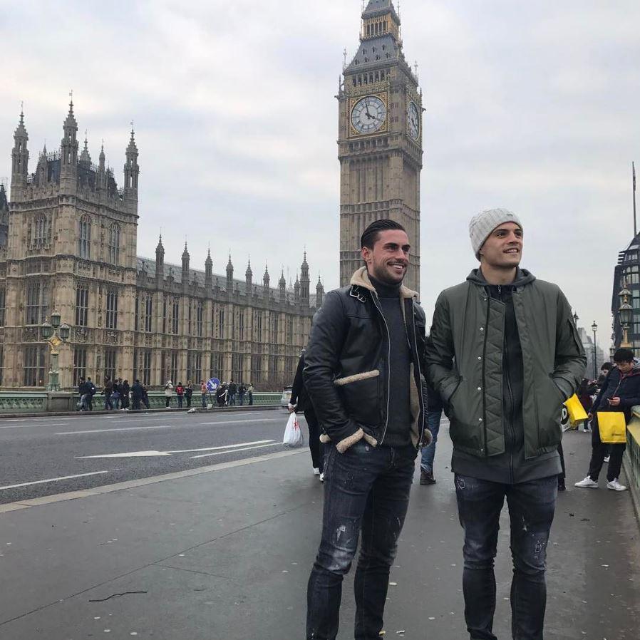  Granit Xhaka showing a friend around the sites of London