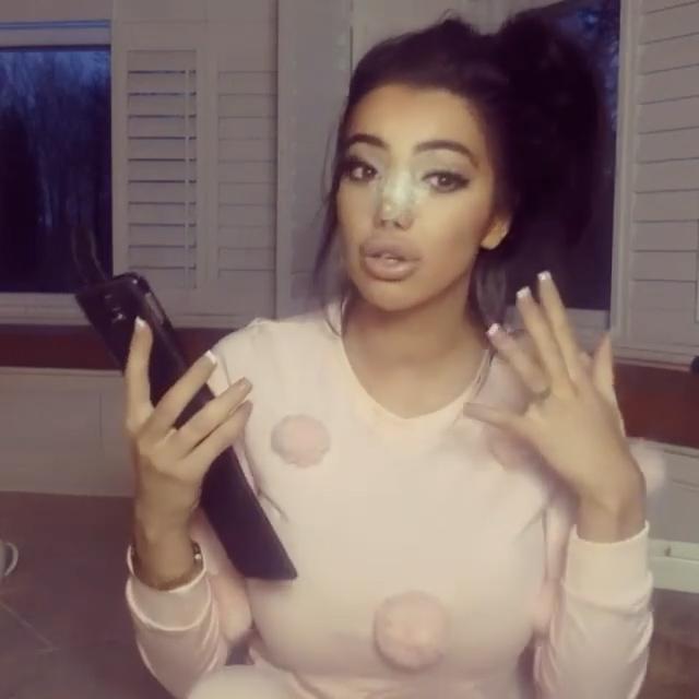  Chloe Khan has confirmed she's broken up with Ashley Cain