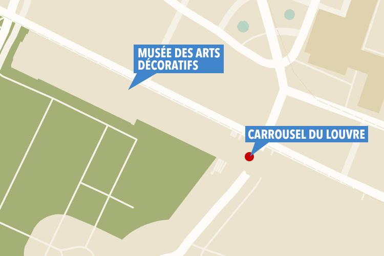  The attacker had tried to enter the shop in the Carrousel du Louvre