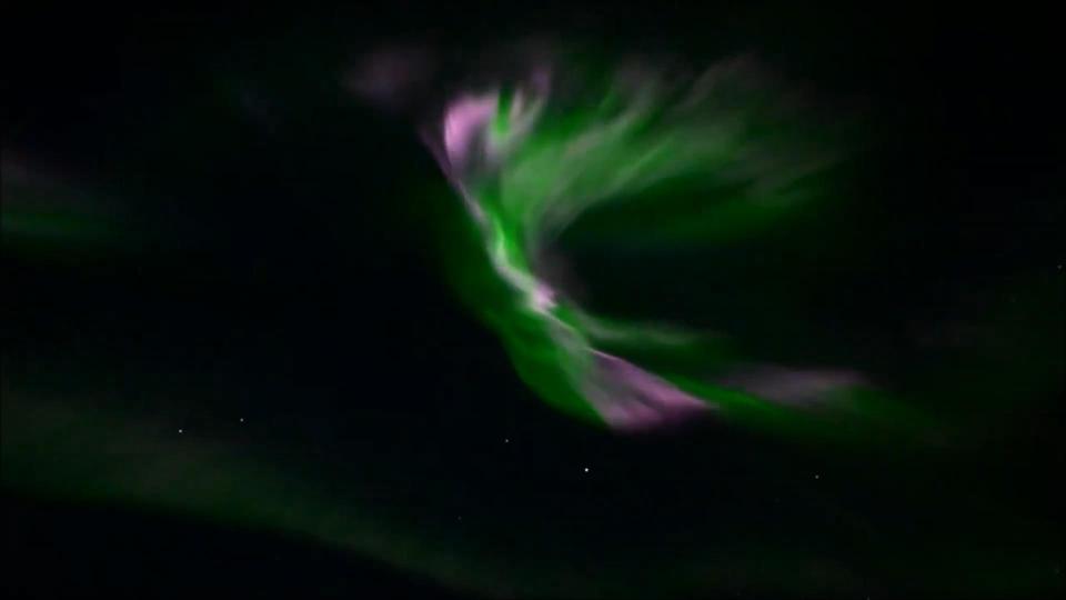 Incredible aurora caught on camera in the skies above Canada