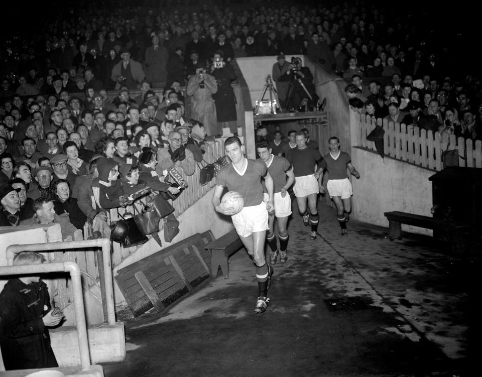  Manchester United players return in front of packed Old Trafford for first game back