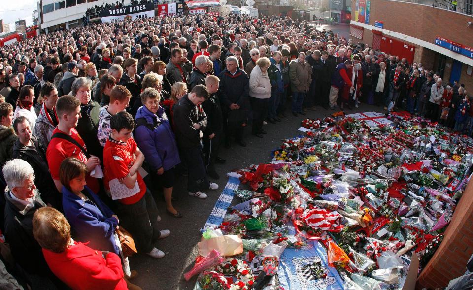  Manchester United fans pay tribute outside Old Trafford every year