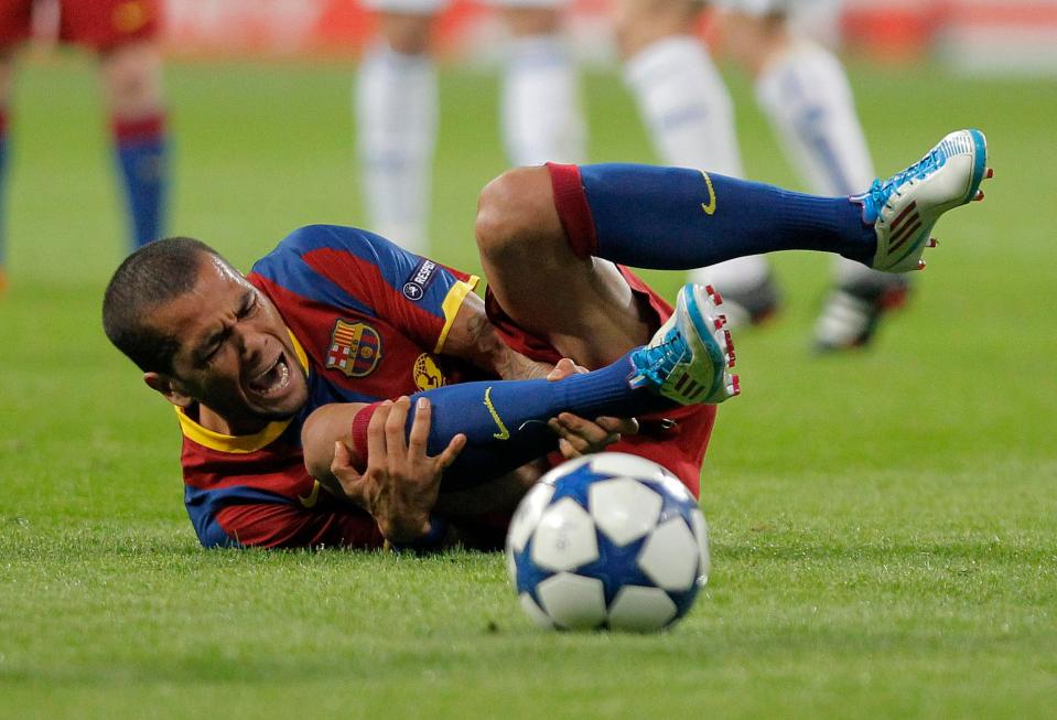 Dani Alves is down after a foul from Pepe, which would see him sent off