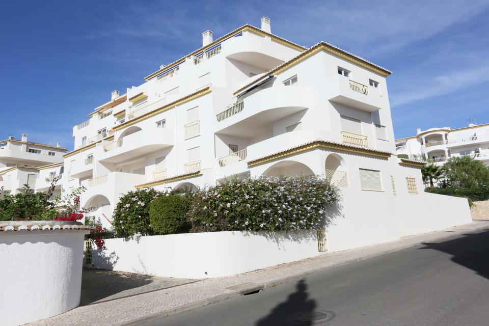  The McCann family stayed in an apartment at the Ocean club, The Disapearance of Madeleine McCann, Praia Da Luz, Portugal