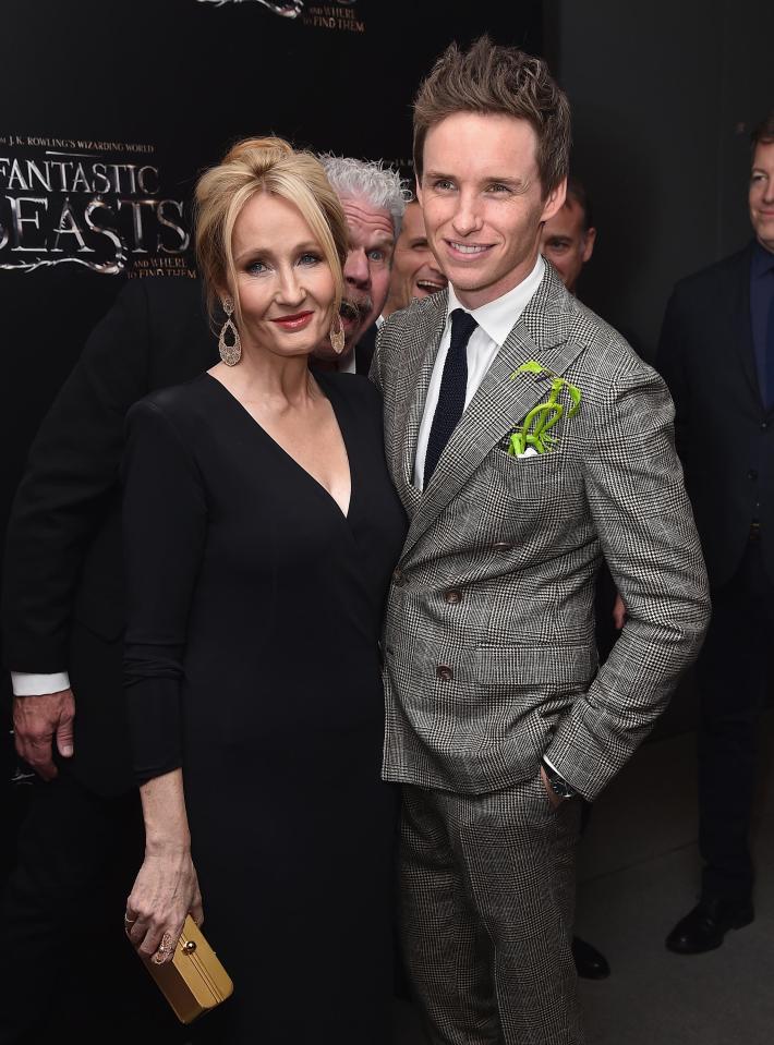  JK posing with leading man Eddie Redmayne