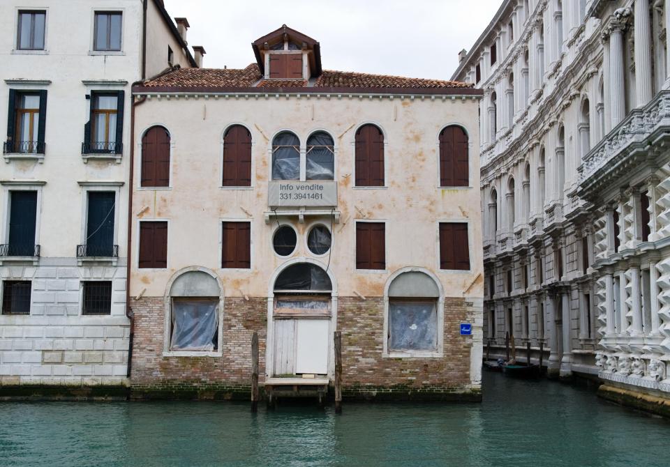 According to reports in the Italian press, Depp is ready to offer 10 million euros to purchase this house in Venice