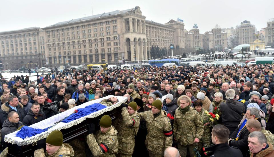  Servicemen carry the coffin with the body of one of the seven Ukrainian soldiers killed