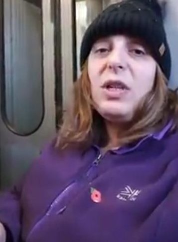  Lisa posted a video of her and her dog Inca sat on the floor of the train to Facebook