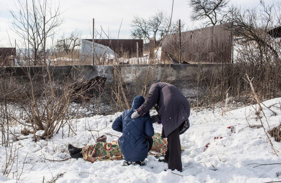  Nadiya Volkova, 24, grieves over the body of her mother Katya Volkova, 60, who was killed by shelling