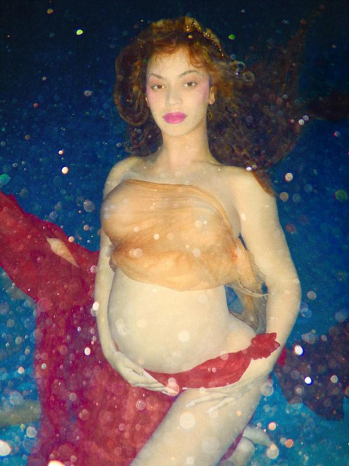  Beyonce even posed for a few snaps under water