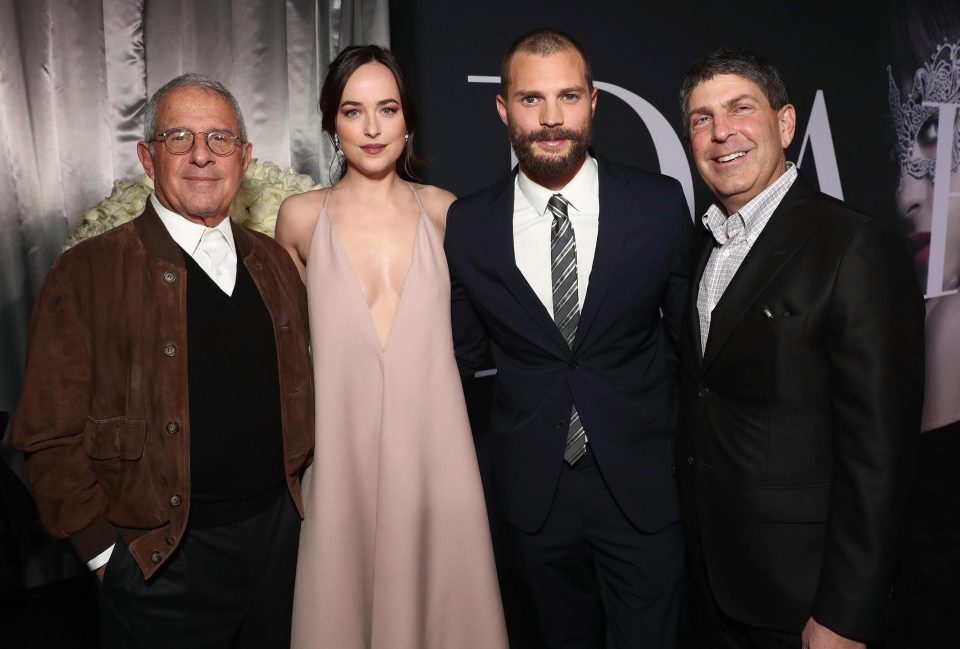  Dakota and Jamie pose for snaps with the Vice Chairman of NUBC Universal Ron Meyer and Chairman Jeff Shell