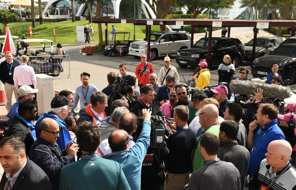  Reporters surround Tiger Woods' agent Mark Steinberg