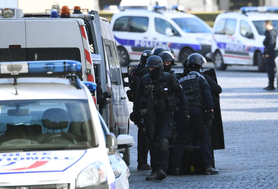  Dozens of police and soldiers were at the gallery soon after the attack was reported