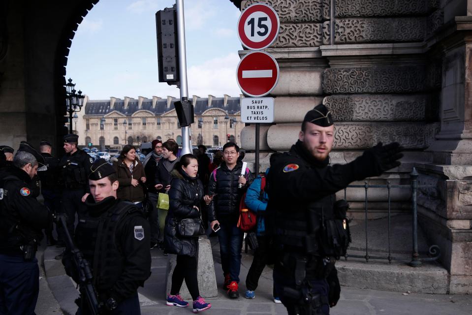  Around 1,000 people were at the Louvre at the time of the attack