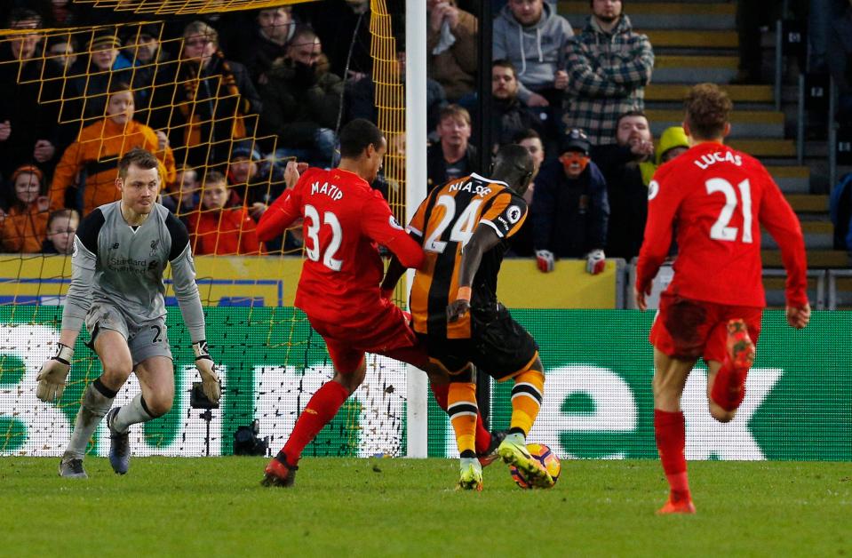  Oumar Niasse doubled Hull's lead to consign Liverpool to another loss