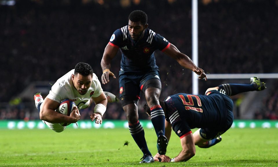 Ben Teo finds space to score a crucial try for England