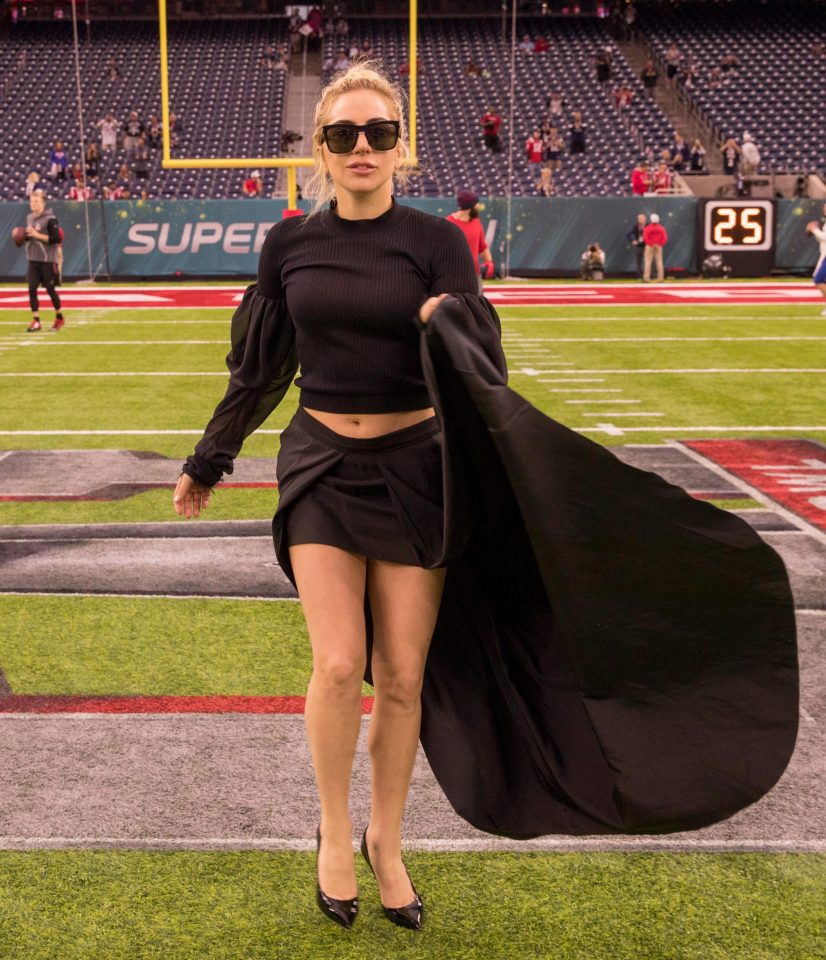  Gaga showed off her fantastic legs in the skirt which featured a long train