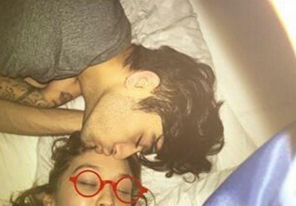  Zayn Malik kisses girlfriend Gigi Hadid tenderly on the forehead