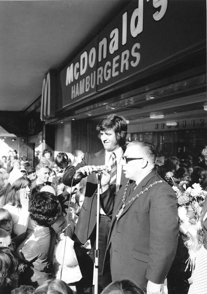  Crowds gather at UK's first McDonald's which was opened by the then Mayor of Greenwich, Nick Raynsford