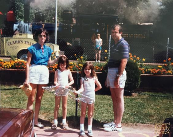  These parents might have been able to crack a proper smile for the photo if they'd looked behind them first