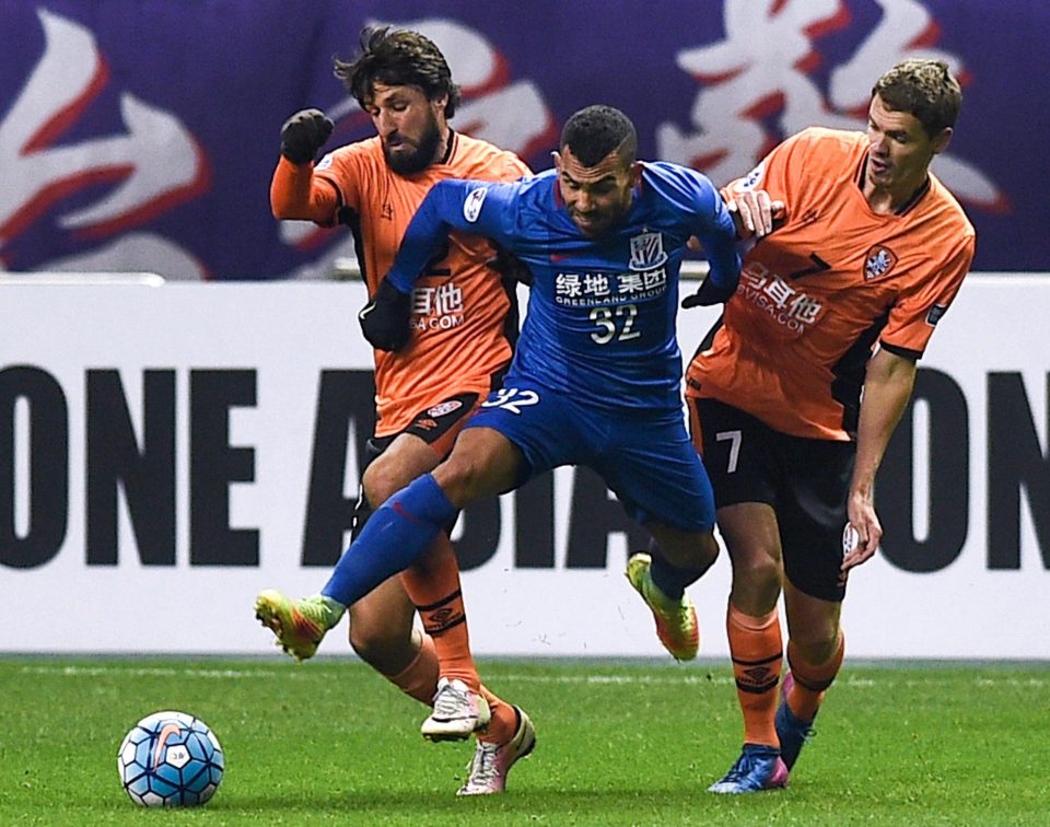  Carlos Tevez suffered a nightmare start to his new career with Shanghai Shenhua