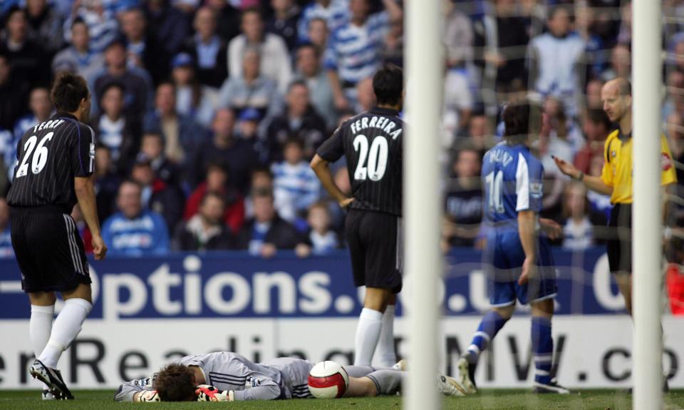 Petr Cech suffered a similar a skull fracture back in 2006 after a collision with Reading forward Stephen Hunt