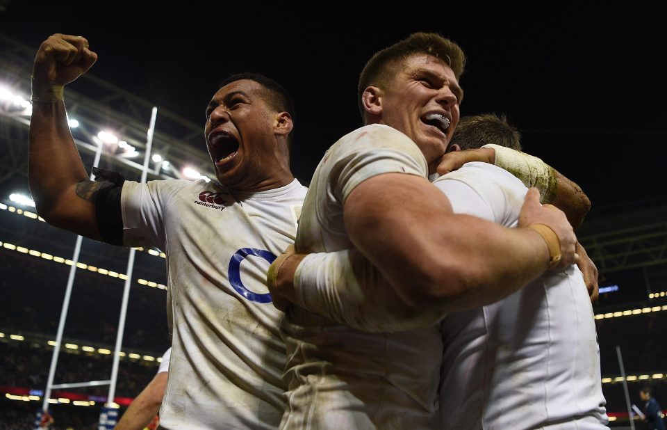 Kyle Sinckler and Own Farrell celebrate after Daly's late try