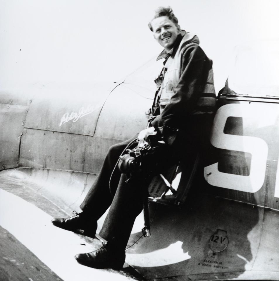  Tony Cooper with his ’64 Sqn SH-‘coded Spitfire Mk IX in 1944