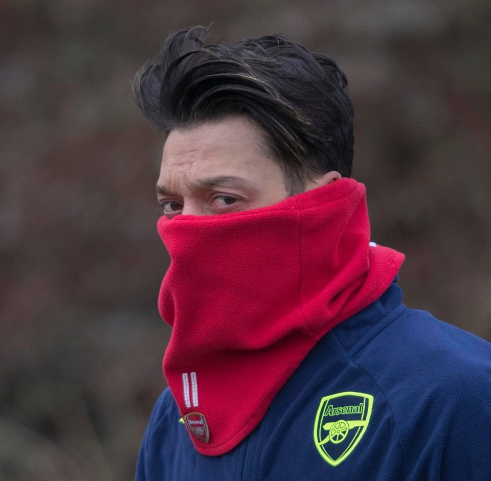  Mesut Ozil wrapped up from the relatively-mild weather with a snood