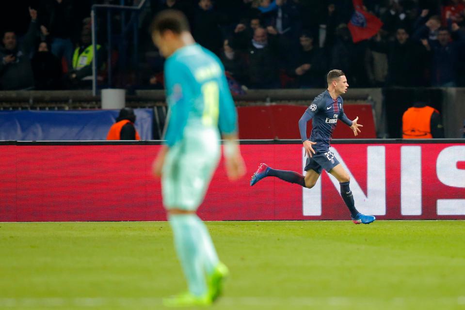  Neymar dropped his head as Draxler wheeled away in celebration