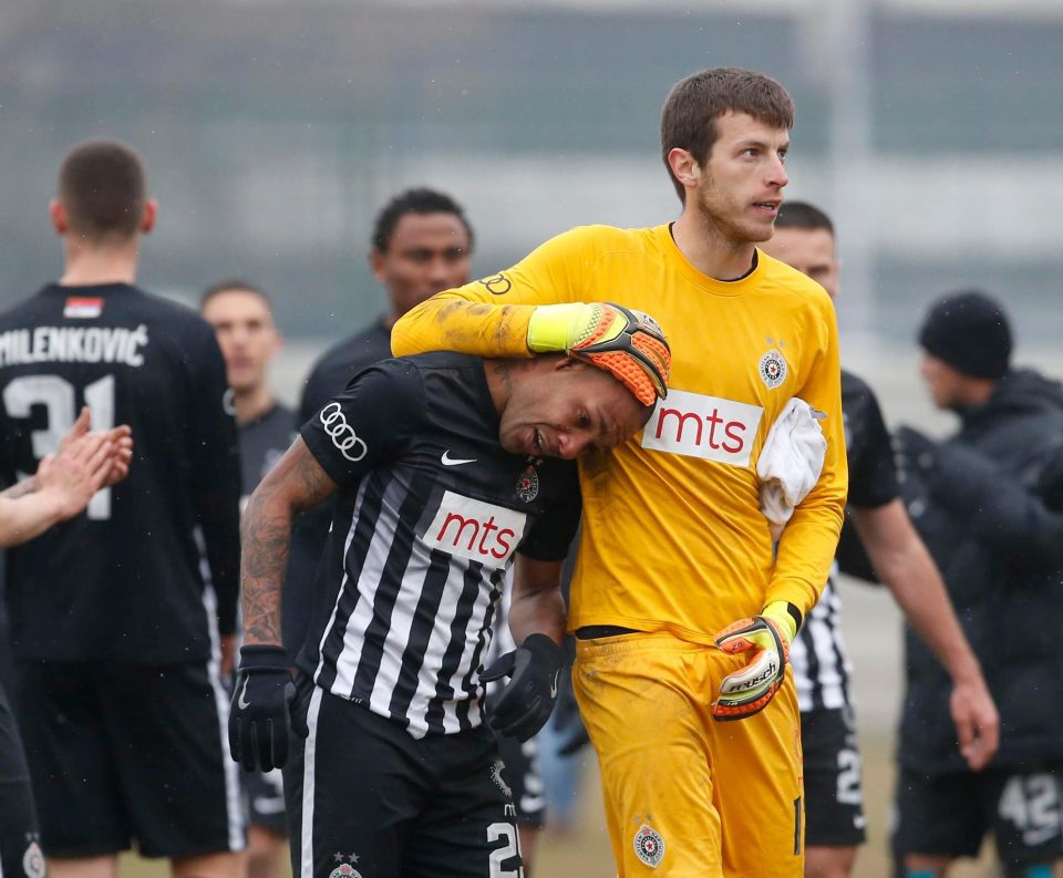  Everton Luiz's manager however insists he should be punished for reacting to the abuse